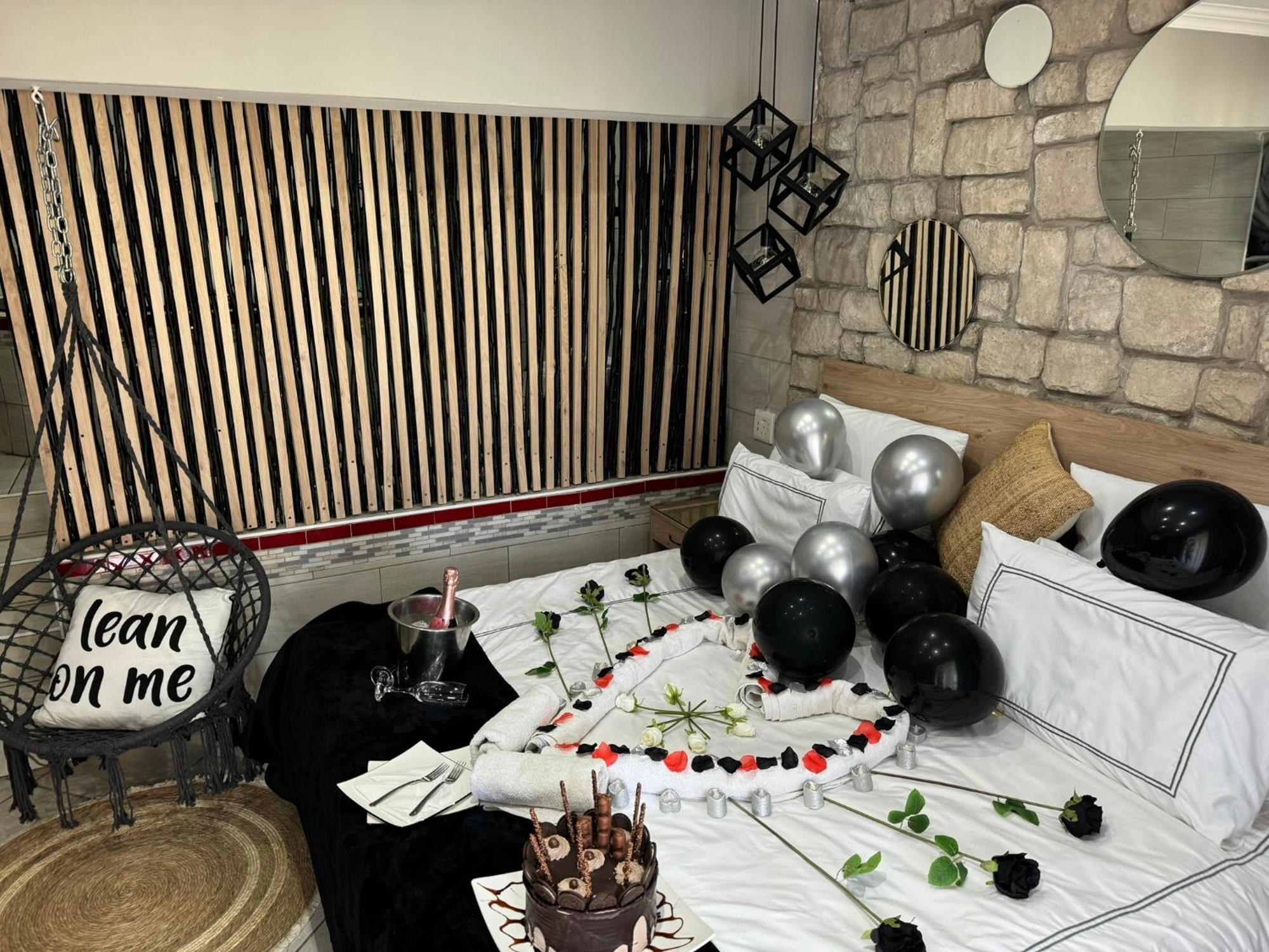 Africa Paradise - Or Tambo Airport Boutique Hotel Benoni Eksteriør bilde